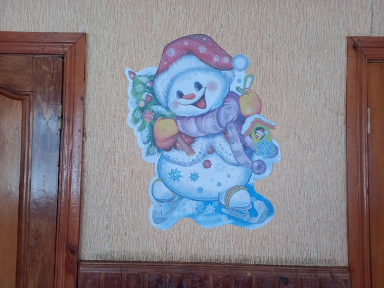 Новогоднее убранство школы.
