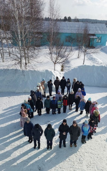 Акция «Женщины и есть мир!».